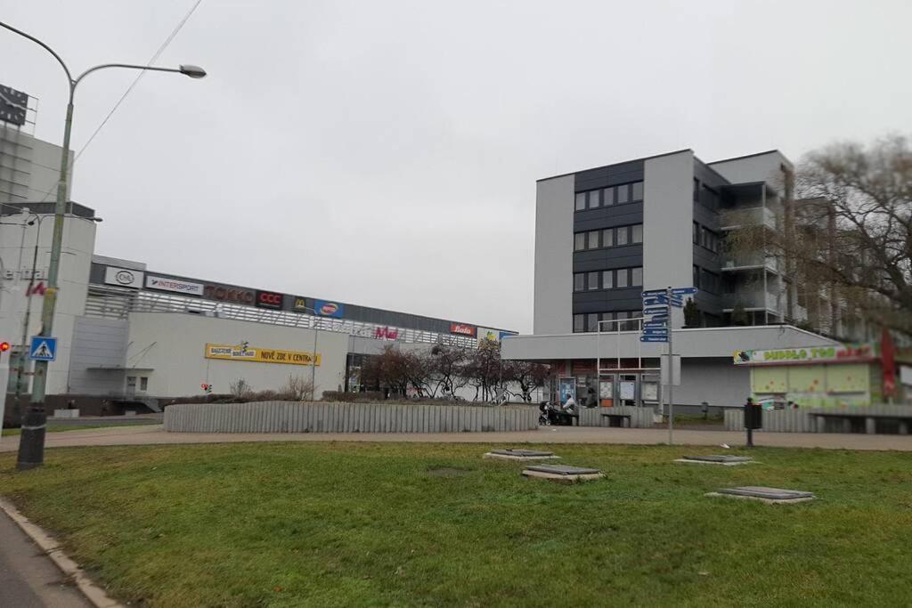 Prague Apartment In Most Near Golf Club, Aqua-Hipo-Autodrom In Most Extérieur photo